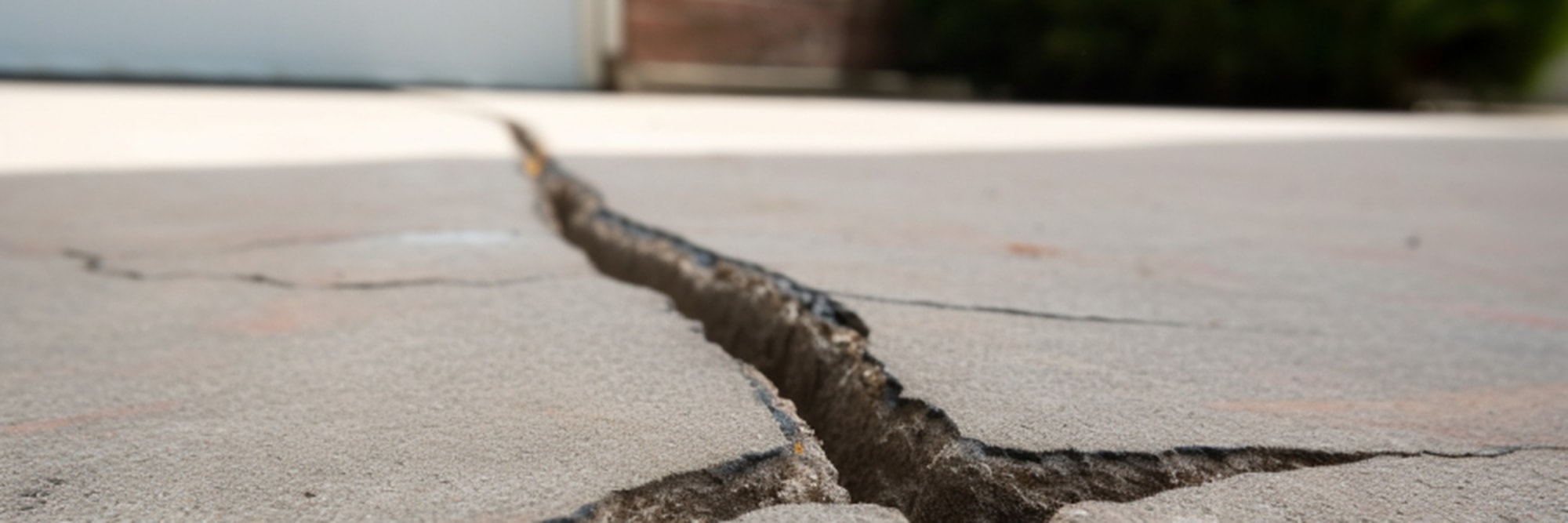 How to Avoid Cracks in Concrete Des Moines Homeowner's Guide